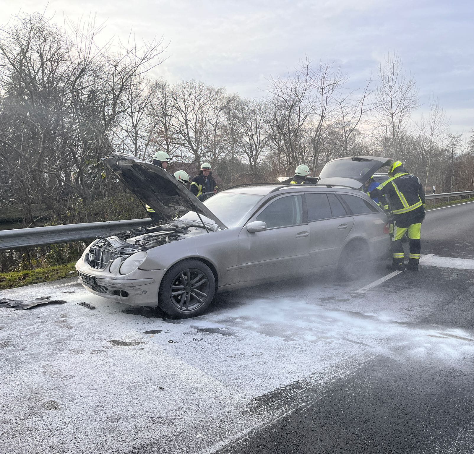 Mehr über den Artikel erfahren 16.01.2026 um 14:07 Uhr – F2 – PKW soll anfangen zu brennen